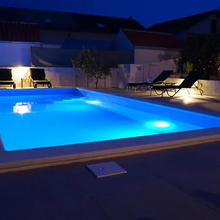 Cypress Tree Villa- Sabunike Nin Villa *