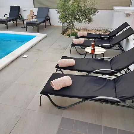 Cypress Tree Villa- Sabunike Nin Villa *
